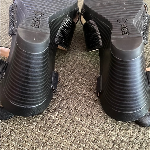 Geox Black Leather Women's Sandals (sz 39) - Picture 6 of 11
